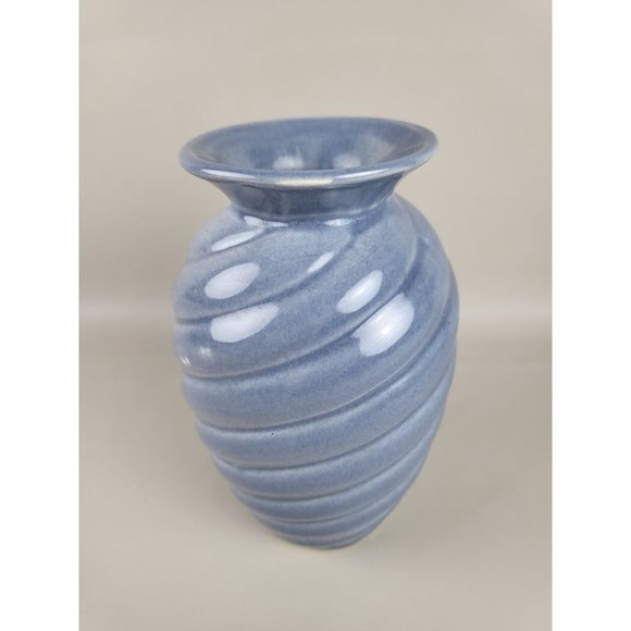 Vintage 1940's Red Wing Pottery 952 Powder Blue Glazed Beehive Swirl Vase - Picture 5 of 8